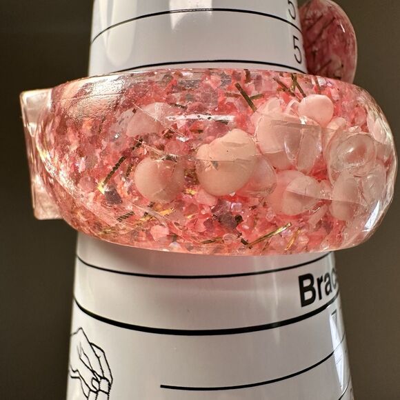 Lucite Confetti Pink Glitter Bypass Bracelet Clip Earring Set Seashells Vintage - Picture 8 of 11